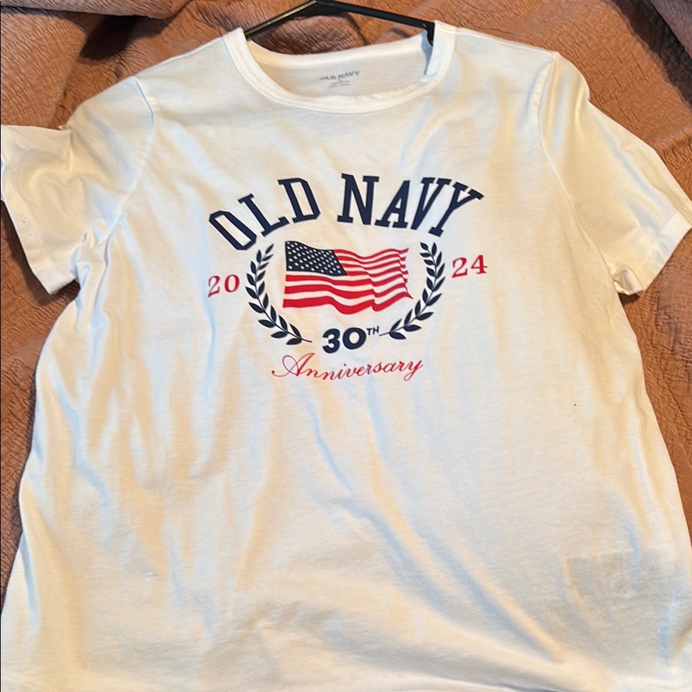 Old Navy White Short Sleeve Tee Classic Design